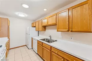 6912 Paradise Way, North Ridgeville, OH 44039 - Photo 13