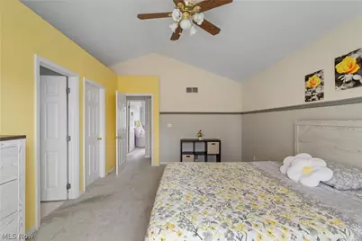 10406 Village Drive, Garrettsville, OH 44231 - Photo 15