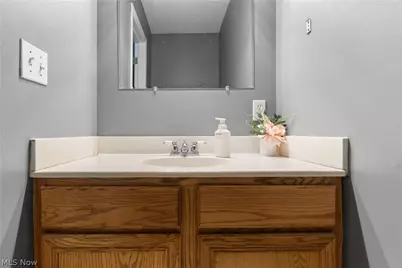 10406 Village Drive, Garrettsville, OH 44231 - Photo 11