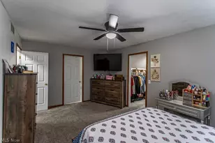 2218 Crestmont Dr, Girard, OH 44420 - Photo 31