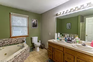 2218 Crestmont Dr, Girard, OH 44420 - Photo 27