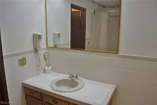 6566 Hythe St NW, Canton, OH 44708 - Photo 17