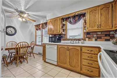 226 Helena Drive, Struthers, OH 44471 - Photo 3