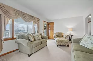 226 Helena Dr, Struthers, OH 44471 - Photo 7