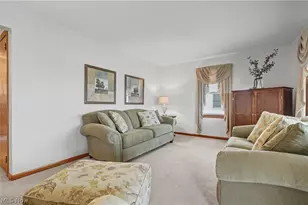 226 Helena Dr, Struthers, OH 44471 - Photo 9