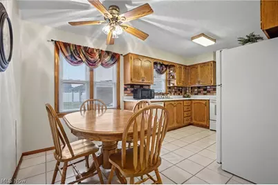226 Helena Drive, Struthers, OH 44471 - Photo 5