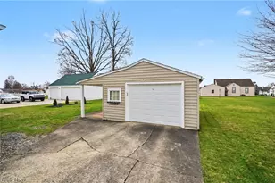 226 Helena Dr, Struthers, OH 44471 - Photo 29