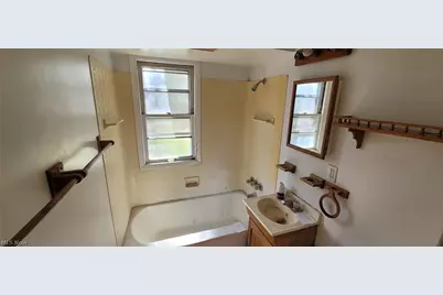 21250 Wilmore Avenue, Euclid, OH 44123 - Photo 9