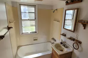 21250 Wilmore Ave, Euclid, OH 44123 - Photo 9