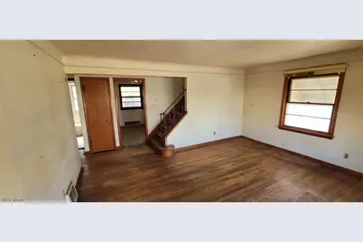 21250 Wilmore Avenue, Euclid, OH 44123 - Photo 3