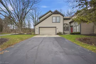 424 N Bayshore Dr, Columbiana, OH 44408 - Photo 3