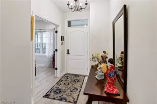 5121 Shepherds Gln, Willoughby, OH 44094 - Photo 3