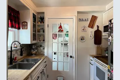 25725 Cook Road, Olmsted Falls, OH 44138 - Photo 13