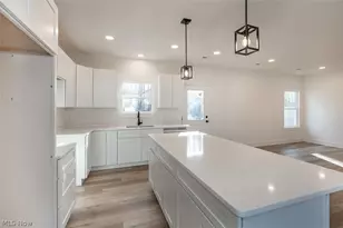 5595 Walnut St, Mentor on the Lake, OH 44060 - Photo 7