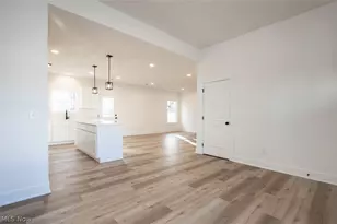 5595 Walnut St, Mentor on the Lake, OH 44060 - Photo 5