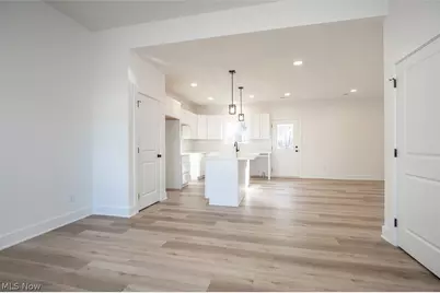 5595 Walnut Street, Mentor on the Lake, OH 44060 - Photo 3