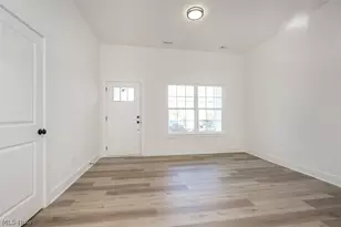 5595 Walnut St, Mentor on the Lake, OH 44060 - Photo 3