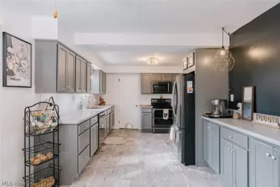 2679 N Bender Avenue, Akron, OH 44319 - Photo 13