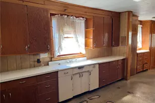 984 W Main St, Sugarcreek, OH 44681 - Photo 7