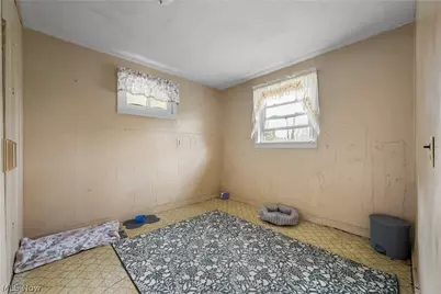 1726 Knox Boulevard, Akron, OH 44320 - Photo 11