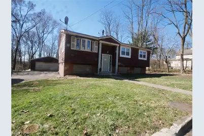 190 10th Street, Campbell, OH 44405 - Photo 1