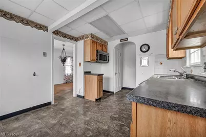 9704 S Highland Avenue, Garfield Heights, OH 44125 - Photo 15