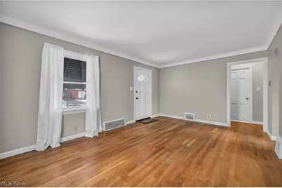 21601 Gardenview Drive, Maple Heights, OH 44137 - Photo 5