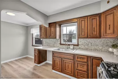 21601 Gardenview Drive, Maple Heights, OH 44137 - Photo 11