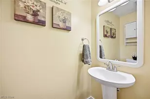 8984 Sherwood Dr NE, Warren, OH 44484 - Photo 15