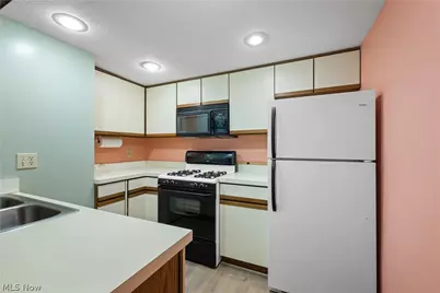 2141 Pinebrook Trail, Cuyahoga Falls, OH 44223 - Photo 13