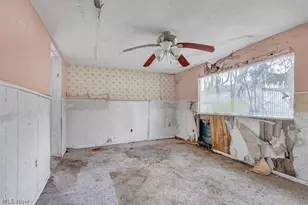 229 W 130th St, Hinckley, OH 44233 - Photo 13