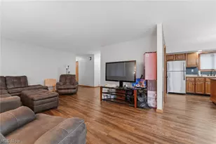 736 Lake Erie St, Conneaut, OH 44030 - Photo 5
