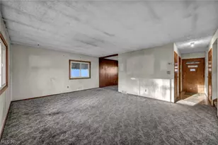 5873 Doxmere Dr, Parma Heights, OH 44130 - Photo 7