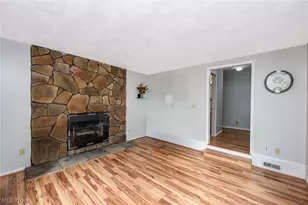 942 E Archwood Ave, Akron, OH 44306 - Photo 9