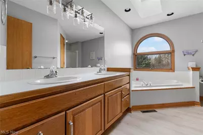 10075 Waterford Trail, Chagrin Falls, OH 44023 - Photo 21