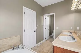 5820 Red Rock Ct, Green Hills, OH 44131 - Photo 31