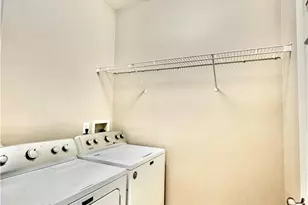 8820 Chaucer Blvd, Grandview Heights, OH 44147 - Photo 9