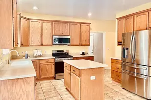 8820 Chaucer Blvd, Grandview Heights, OH 44147 - Photo 3