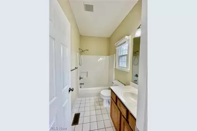 8820 Chaucer Boulevard, Grandview Heights, OH 44147 - Photo 11