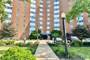 11850 Edgewater Dr, Oakwood, OH 44107 - Photo 1