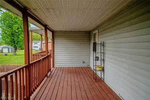 814 W 4th St, Williamstown, WV 26187 - Photo 25