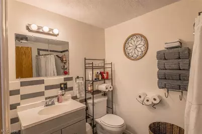 814 W 4th Street, Williamstown, WV 26187 - Photo 23