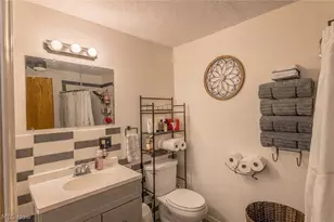 814 W 4th St, Williamstown, WV 26187 - Photo 23