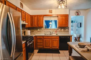 814 W 4th St, Williamstown, WV 26187 - Photo 9
