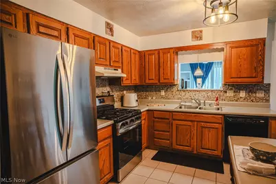 814 W 4th Street, Williamstown, WV 26187 - Photo 7