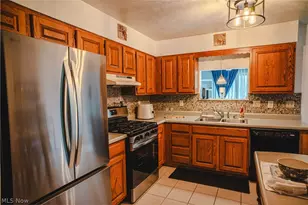 814 W 4th St, Williamstown, WV 26187 - Photo 7