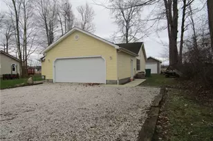 889 Long Shadow Ln, Roaming Shores, OH 44085 - Photo 9