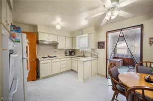 13019 Darlington Ave, Garfield Heights, OH 44125 - Photo 11