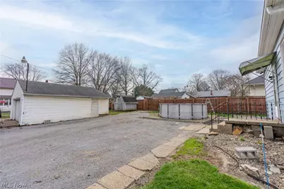 12020 Easton Street NE, Alliance, OH 44601 - Photo 5