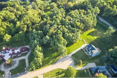 4872 Autumn Leaves Drive, Akron, OH 44333 - Photo 7